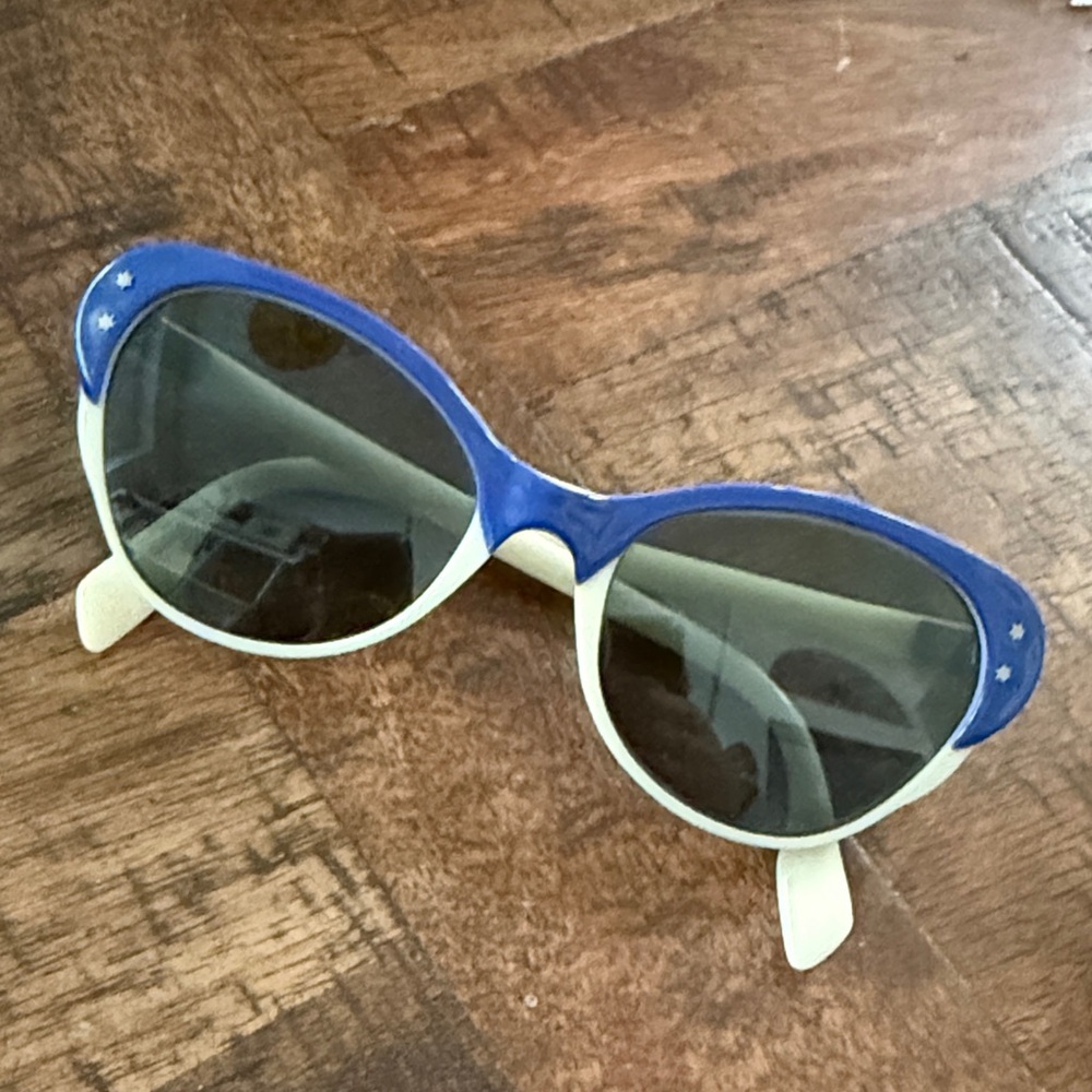 Vintage Blue and cream Women's Sunglasses Cateye petite frames glasses - Picture 3 of 8
